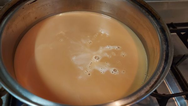 另外也可以用紅茶+鮮奶   來杯純正鮮奶茶
比用奶精泡的健康多了