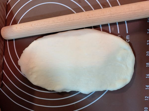 壓成長條狀，捲起