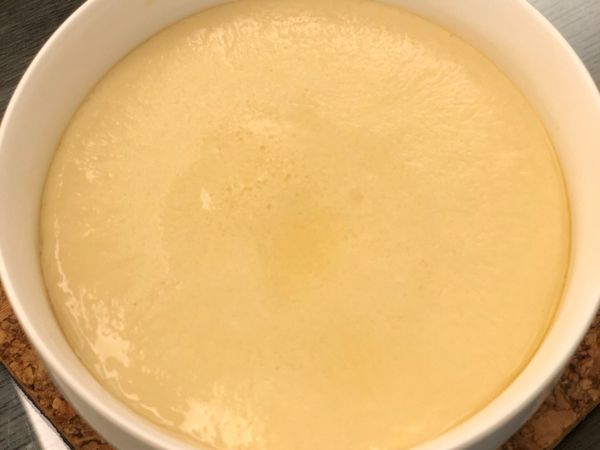 水煮開後，轉中小火，再把蒸蛋放下去蒸，約10-12分即可起鍋。