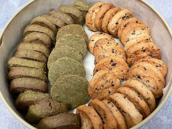 香味十足的餅乾就完成囉！

約可以製作25片（視切的大小而定）