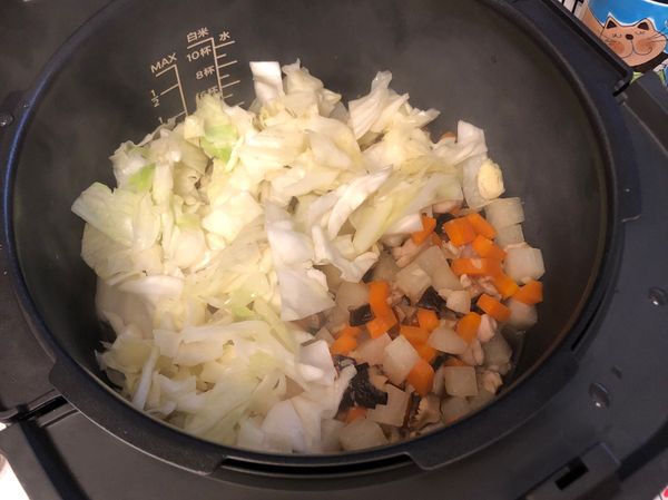 將食材放入金小萬