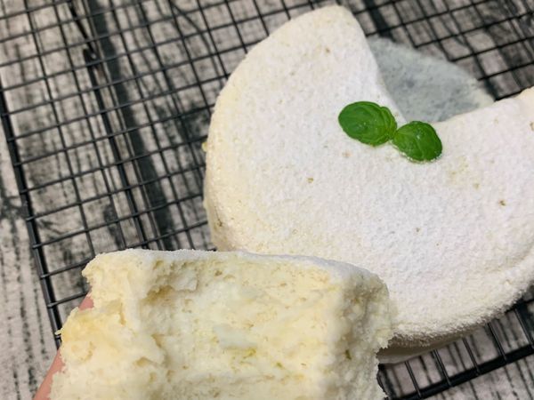 上面可以撒一些糖粉作裝飾
#雪白天使蛋糕