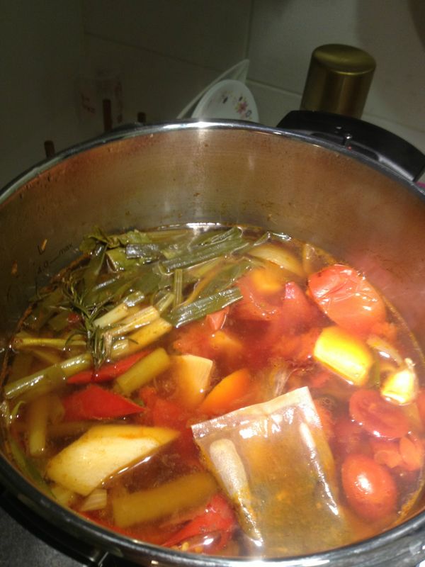 壓力閥調至2，上壓後轉小火計時10分鐘後關火後待洩壓。