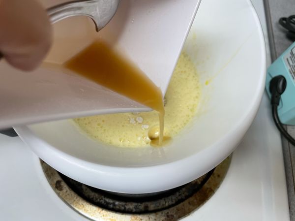 加入蜂蜜牛奶低速攪拌均勻