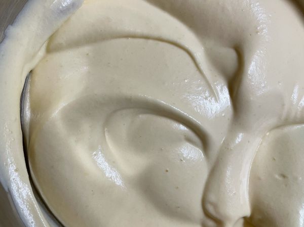 米糊跟蛋白霜輕輕的切拌均勻