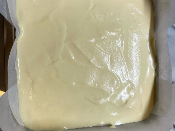 倒入模具中，利用水浴法
（氣炸烤箱）120度60分鐘130度5分鐘