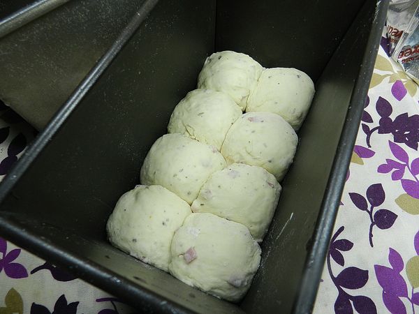 45克分為一小團，揉好後放入土司盒中(2盒)