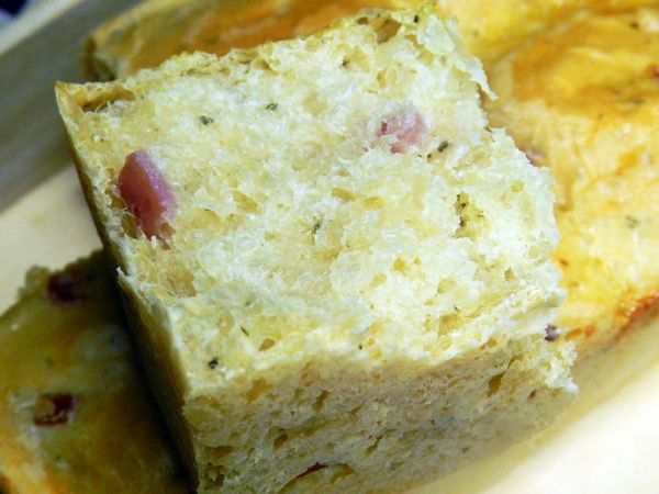 扎實~好吃的麵包~可當做餐前麵包喔~~