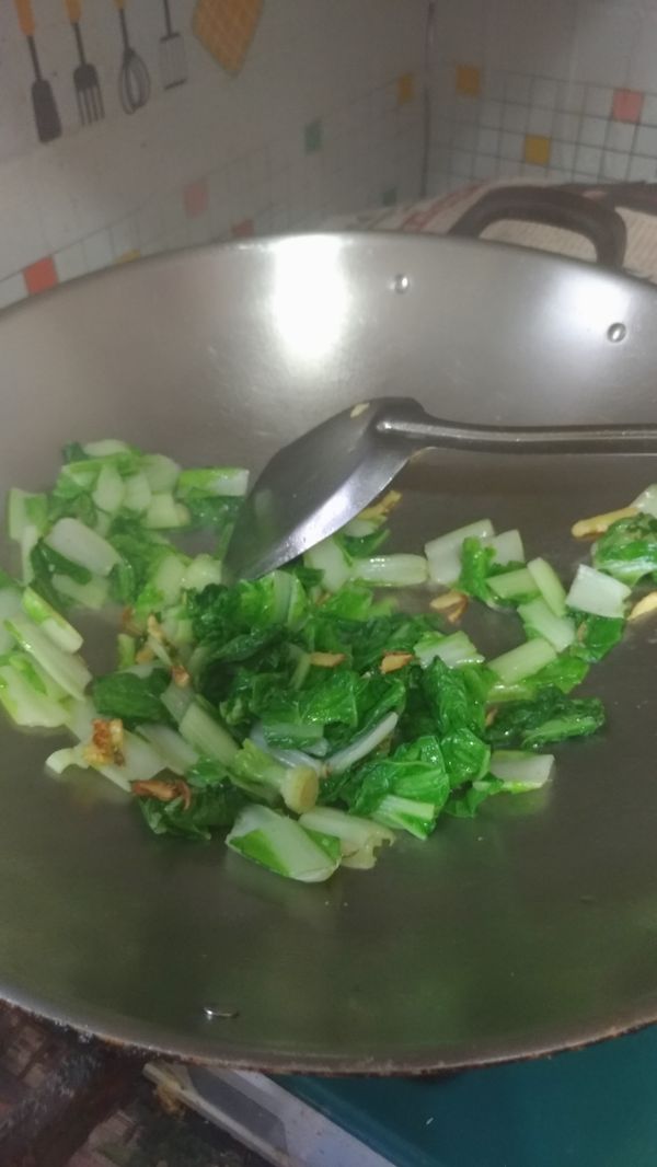 小白菜，調味料拌炒