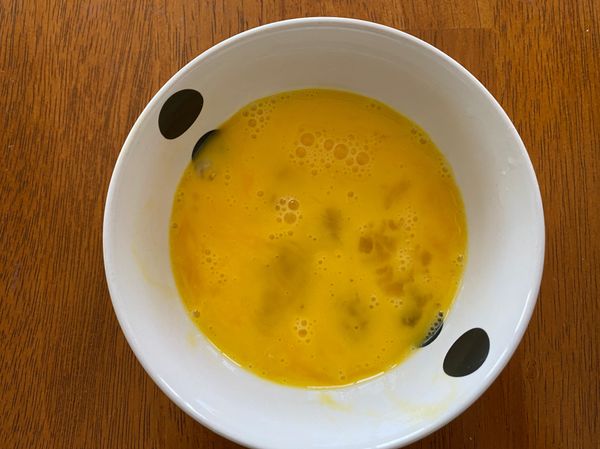 蛋液打好放一旁備用