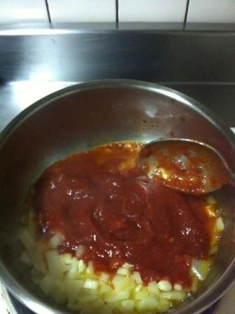 加入五大匙紅醬