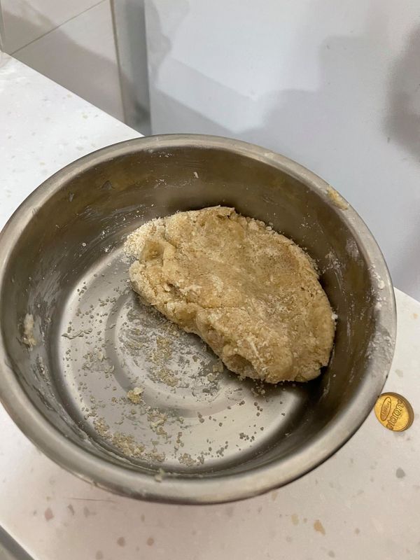 油酥皮:麵粉200g+豬油100g揉成一團
