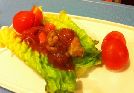 將所有有蔬菜切丁，雞丁切小塊，擺在美生菜上，淋上CLASSICO義大利麵醬~~~就完成囉