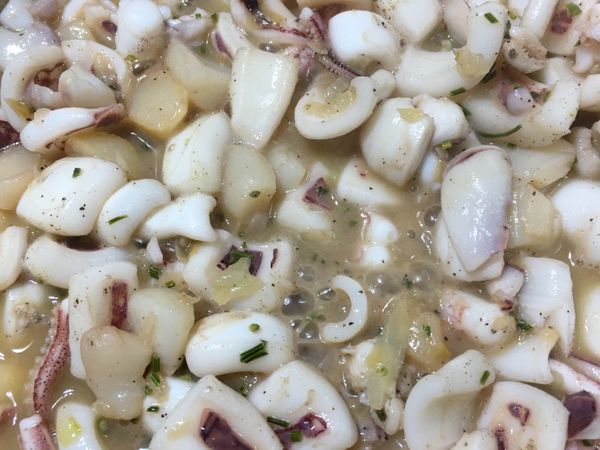 透抽出水較多（沒有有加水）調味加入適量的鹽及黑胡椒粉