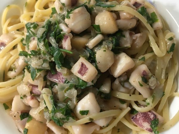 盛盤再灑上一點黑胡椒粉。  完成了。