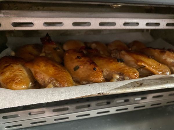 小烤箱設定200度，烤20分鐘。