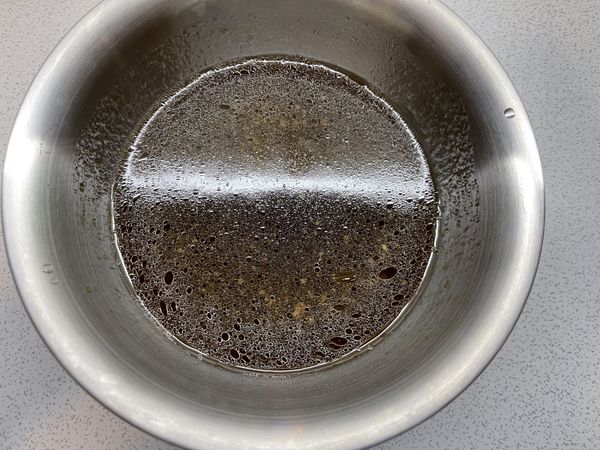 醬汁調好味道（水➕蠔油 生抽 老抽 胡椒粉）
（含煮排骨醬汁）