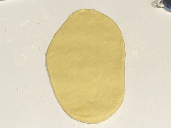 第二次桿捲
先將麵團桿平後翻面