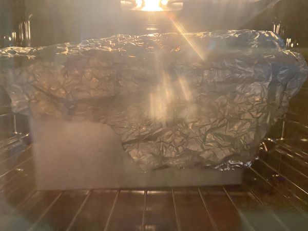 進烤箱上火180度/下火200度，烤約35分，烤至表面金黃色即可出爐