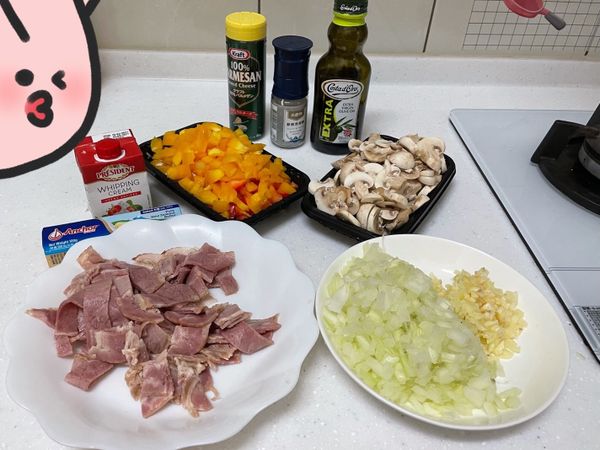 大蒜切末，其餘食材切小塊