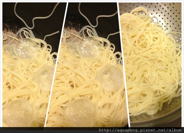 步驟3接著把熱水倒掉,倒入冷水或冰塊使麵條急速冷卻,接著可以加入點橄欖油拌一下