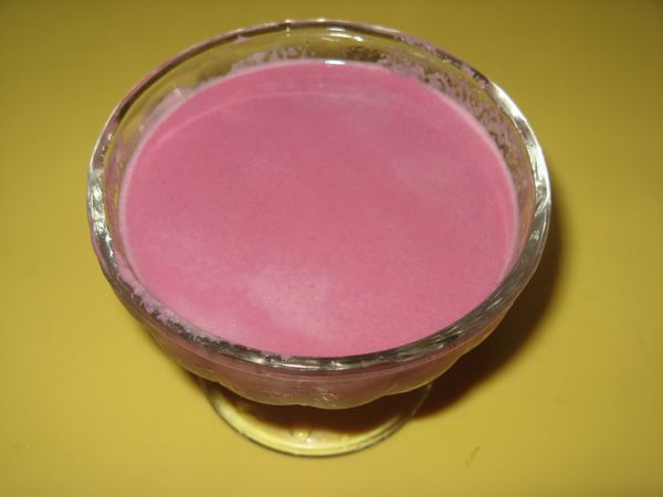 甜菜根+鮮奶+適量的冷開水