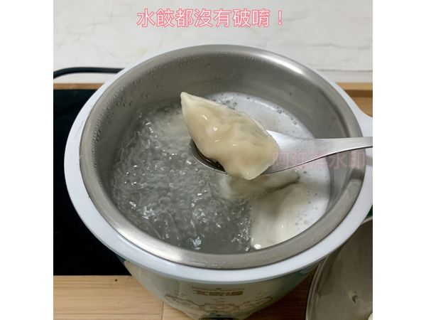 水餃都沒有破唷！
而且整顆水餃都是熟的😋
