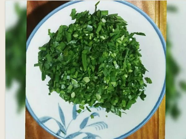 先將韭菜切末備用