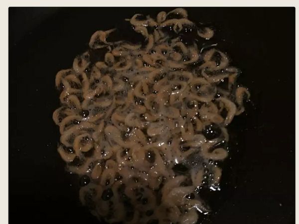 蝦皮炸到金黃色