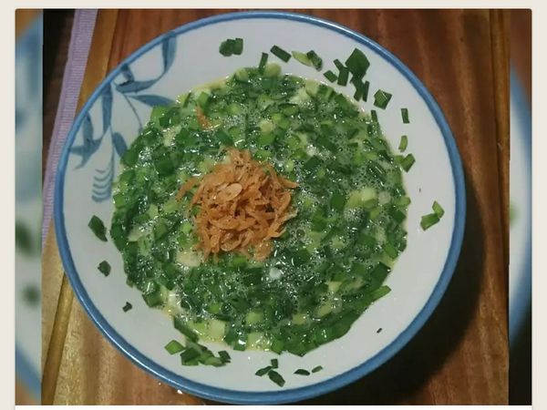 把蛋、韭菜、蝦皮混和