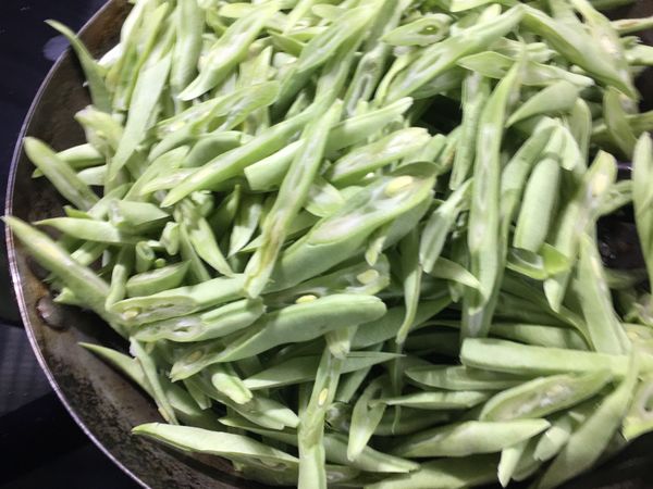加入四季豆拌炒3-4 分鐘