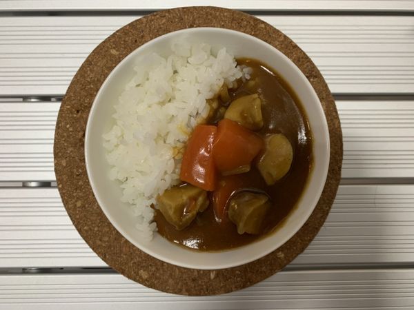 有什麼食材就煮什麼隨興咖哩上桌。