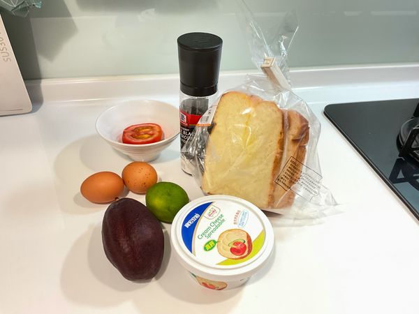 準備食材，一開始先將蛋水煮或以電鍋蒸熟