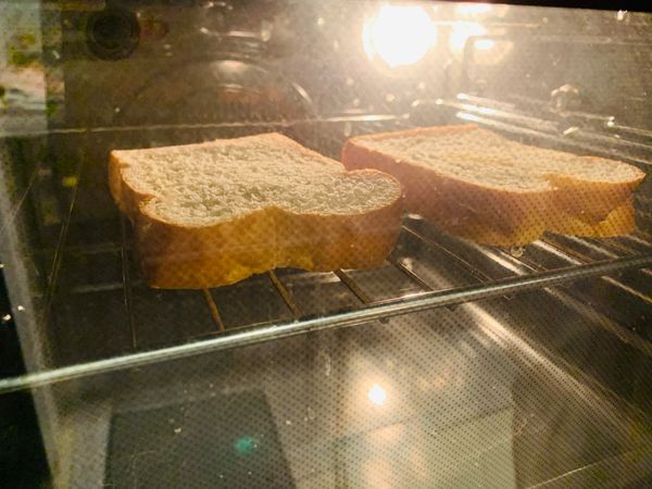 吐司以150度5分鐘烤一下