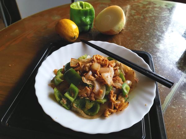 5）起鍋後，加上數滴香油端上桌。