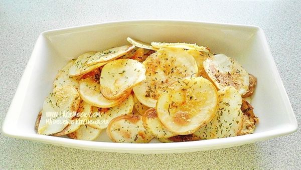 起司粉有鹹味..灑海鹽時須酌量~雖說是烤洋芋片..
但還是依照個人喜歡的酥脆or軟Q來調整烤溫和時間~^^