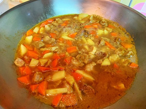 放入淹過食材的水煮滾。