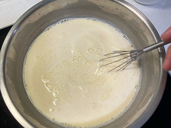 （二）加完後再充分攪拌，再開小火持續攪拌避免燒焦，攪拌到濃稠狀即可停火（時間約莫4-8分鐘）。