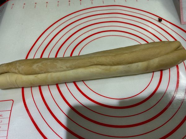 揉成長條狀，切成7-9塊，看想要饅頭多大就切多大