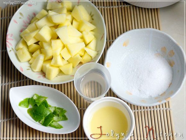 準備[蘋果醬食材]蘋果、白砂糖、檸檬汁、水、檸檬皮（可先冷凍，比較不苦）備用