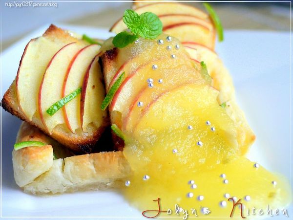 看那傾瀉而下的綿密蘋果醬，好好吃