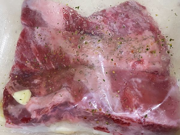 1.）不用退冰 ，冷凍取出
2.）加入適量的橄欖油，玫瑰鹽
3.）真空袋包裝
4.）美善品主鍋 水裝滿
5.）溫度轉到60度，時間選99分鐘，速度2

很輕鬆時間一到就可以享用美食了