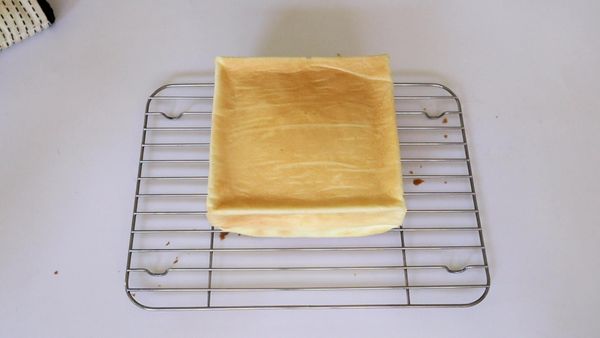 170度考20-25分鐘
烤好後使用竹籤或筷子往中心點插下去 拿出來後竹籤上沒有殘留麵糊的話就代表烤熟了已經完成了