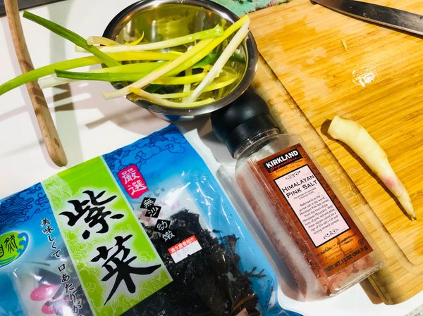 蔥、薑洗淨備用