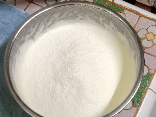 加入過篩麵粉