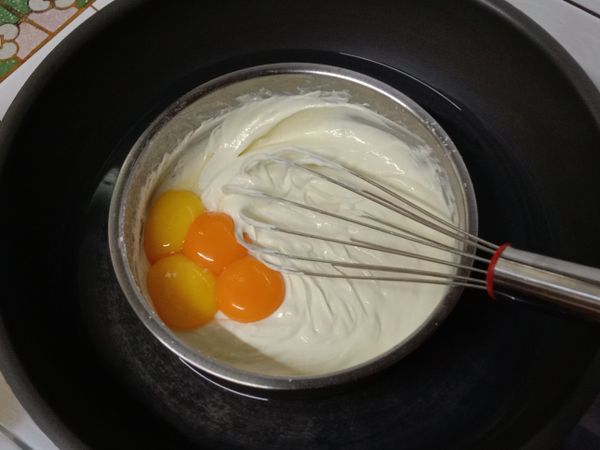 加入蛋黃