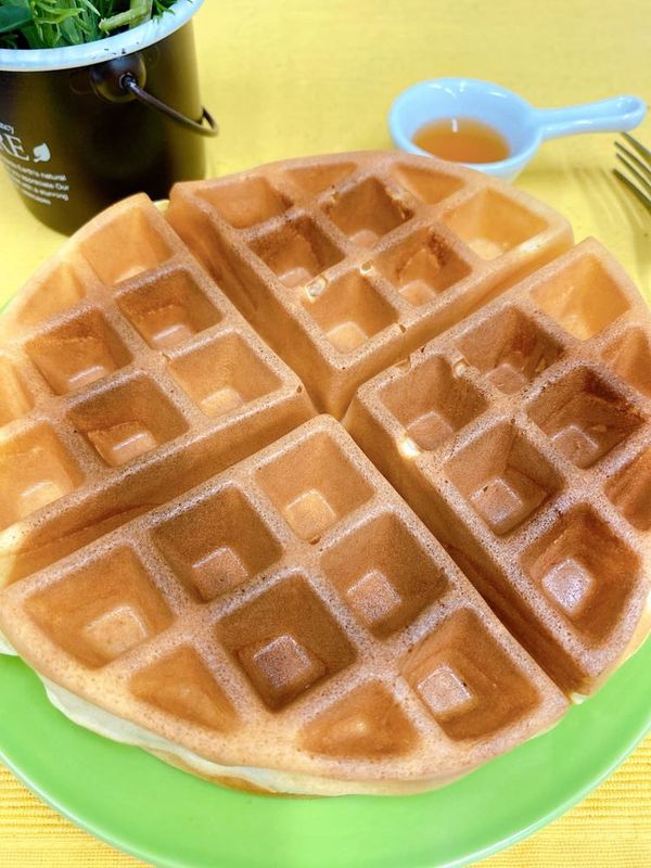 大約4-6分鐘，烤到表面金黃色就完成了 ！

★鬆餅機是上下同時直接加熱，用鬆餅機烤出來的鬆餅會更加外酥內軟。