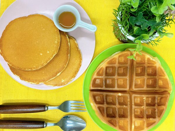 翻面後再煎至上色，完成！

★用平底鍋煎的話就是非常柔軟鬆綿的口感喔。