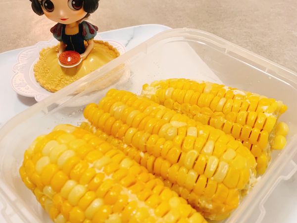 起鍋前用筷子戳戳看玉米是不是變得QQ的，如果還有點硬就再悶煮五分鐘。