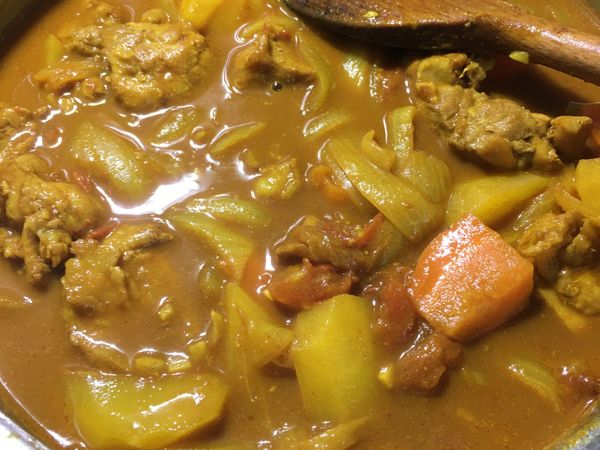 時間到後打開鍋蓋所有的牛蕃茄都變成湯汁了，此時可以試試味道並調整。  熄火並蓋上鍋蓋燜2小時後味道會更好入味。